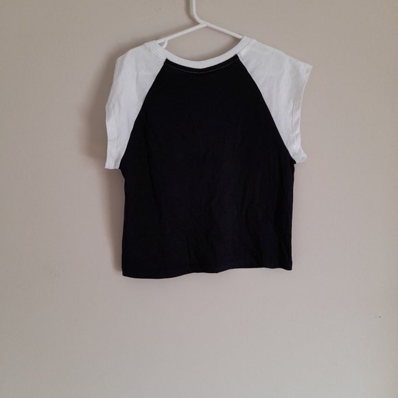 🦚3/$15🦚H&M Black & White Crop Top - Picture 2 of 5
